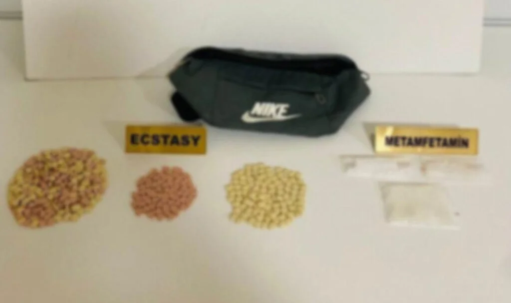 Samsun'da 432 Ecstasy Hap ve 18,5 Gram Metamfetamin Ele Geçirildi