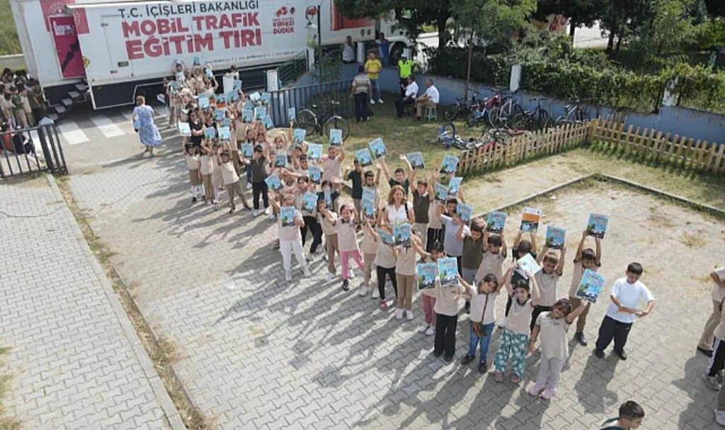 Samsun'da 8 Bine Yakın Öğrenciye Mobil Trafik Eğitimi