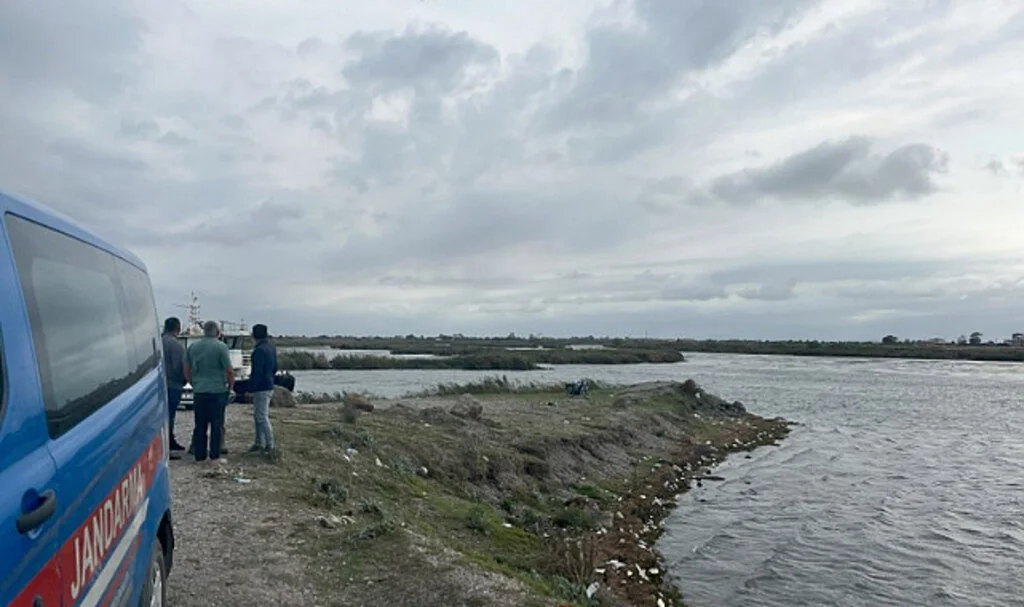 Samsun'da Alabora Olan Kayıkta Kaybolan Balıkçıyı Arama Çalışmalarına Ara Verildi