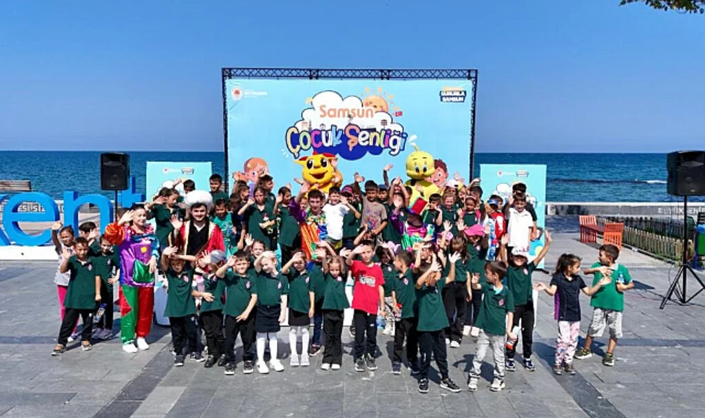 Samsun'da Çocuk Şenliği: Minikler Eğlenceye Doydu