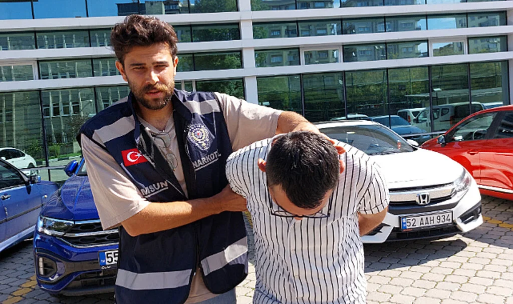 Samsun'da Evinde Uyuşturucu Hap Bulunan Şahıs Tutuklandı