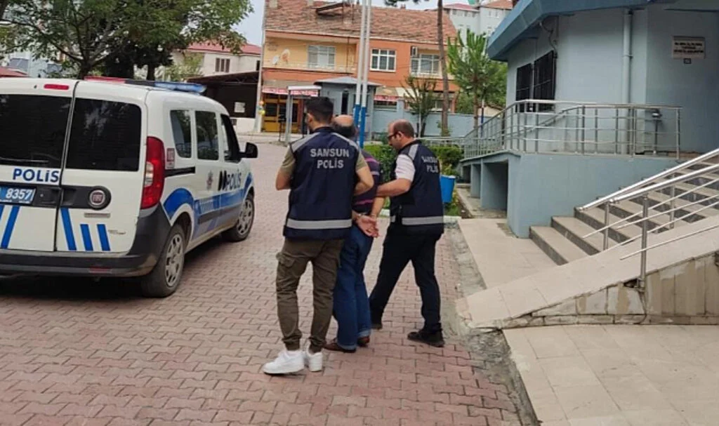 Samsun'da FETÖ Firarisi Çatıda Yakalandı