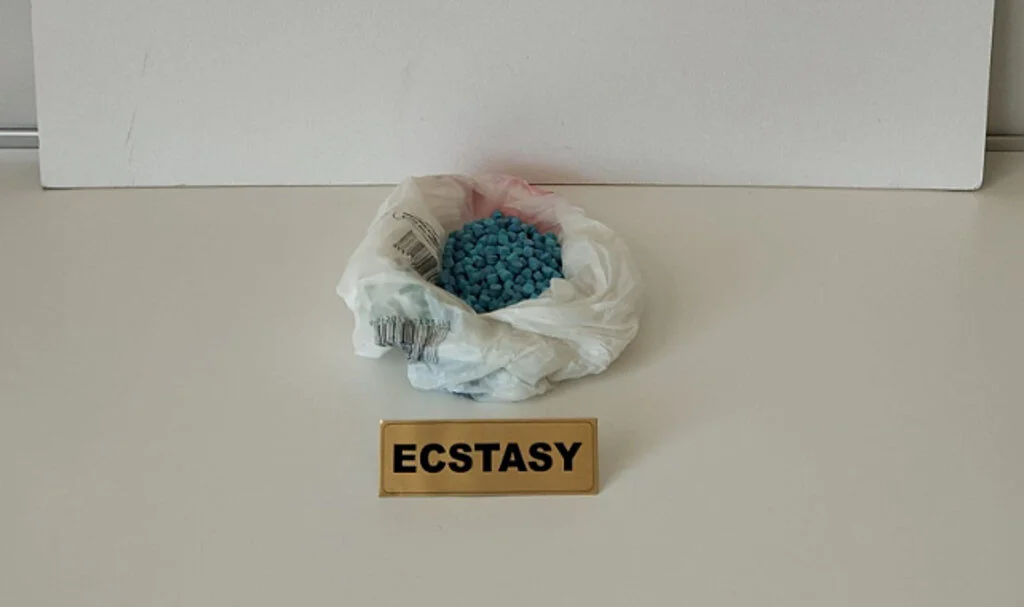 Samsun'da Narkotik Operasyonunda 526 Ecstasy Hap Ele Geçirildi