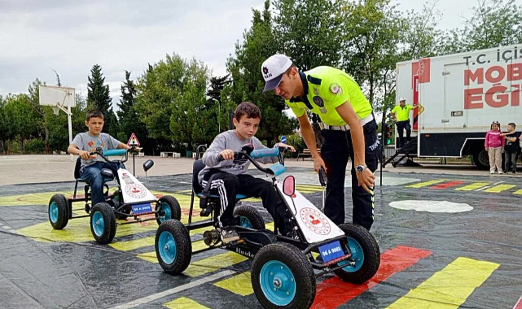 Samsun'da Öğrencilere Uygulamalı Trafik Eğitimi