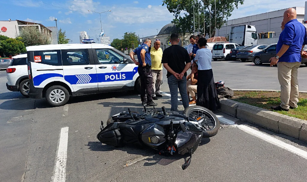 Samsun'da Otomobil ile Motosiklet Çarpıştı: 1 Yaralı
