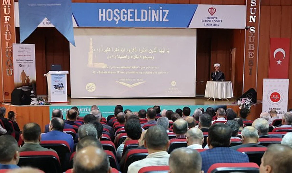 Samsun'da "Peygamberimiz ve şahsiyet inşası" konferansı düzenlendi