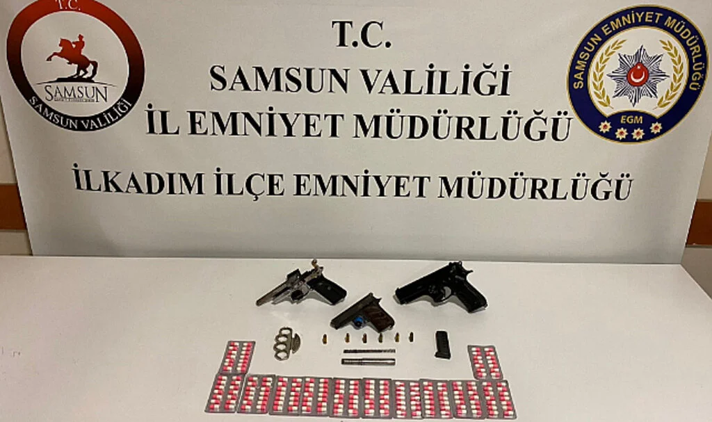 Samsun'da polis tarafından silah ve uyuşturucu ele geçirildi