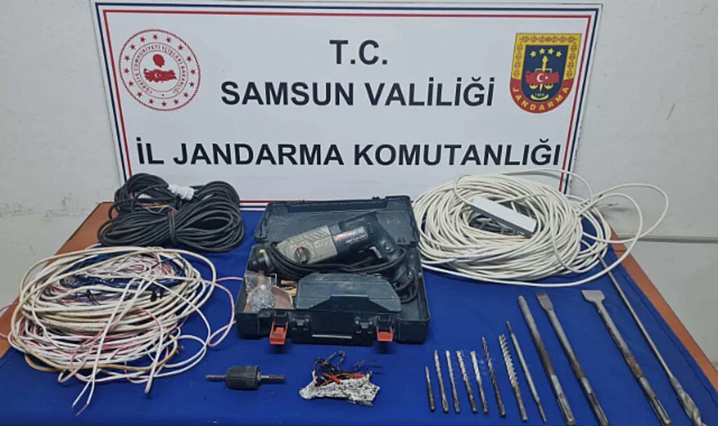 Samsun'da sit alanında kaçak kazı yapan 2 kişi suçüstü yakalandı