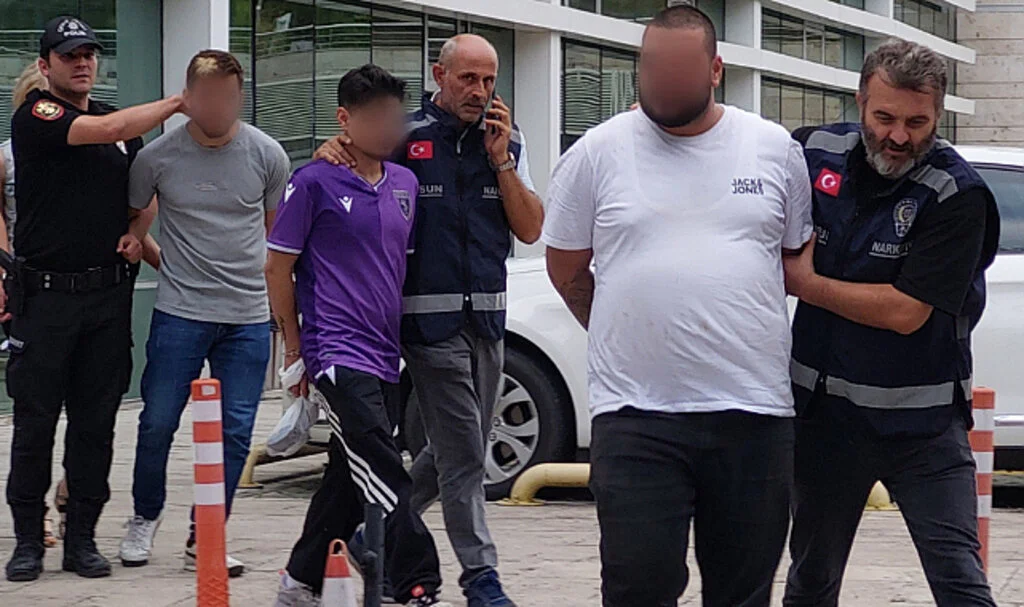 Samsun’da Uyuşturucu Ticareti Yapan 1’i Kadın 4 Kişi Tutuklandı