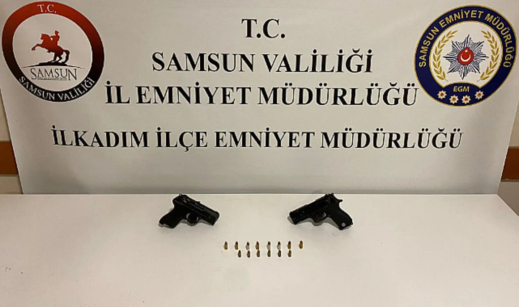 Samsun'da Üzerinde 2 Ruhsatsız Tabanca Bulunan Kişi Gözaltına Alındı