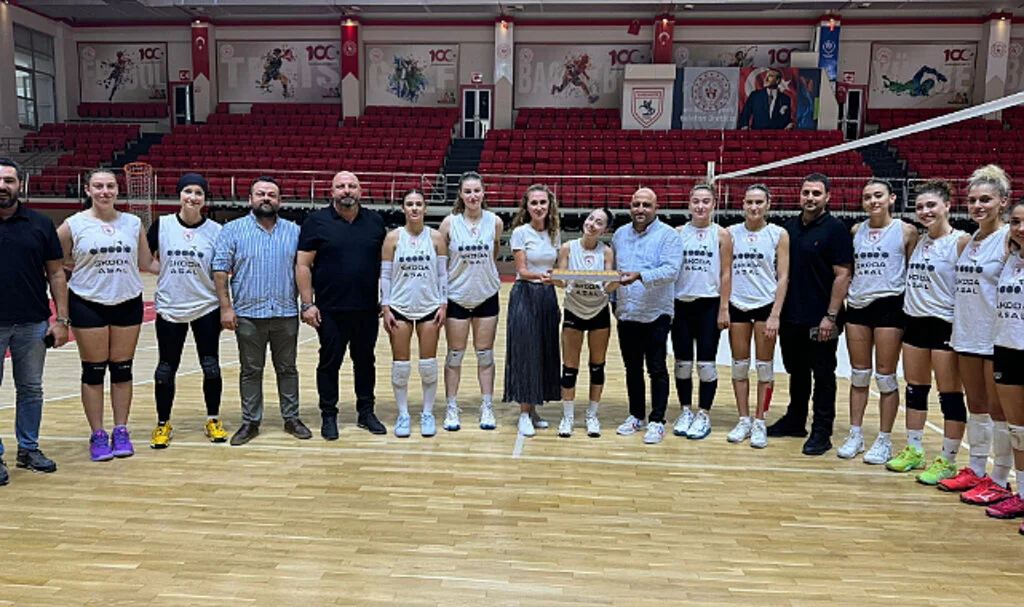 Samsunspor Yönetimi'nden, Kadın Voleybol Takımına Tatlı Destek