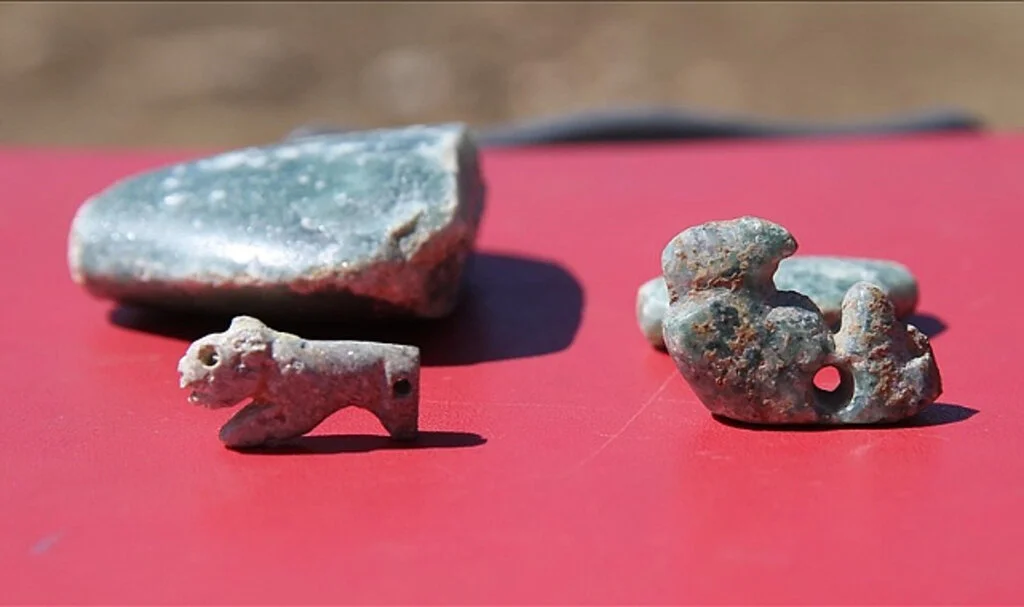 Sefertepe'de 10 Bin Yıl Öncesine Ait Süs Eşyaları Bulundu
