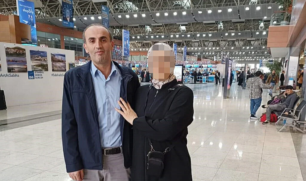 Sevgilisiyle birlikte, uyuyan kocasını şarj kablosuyla boğdu
