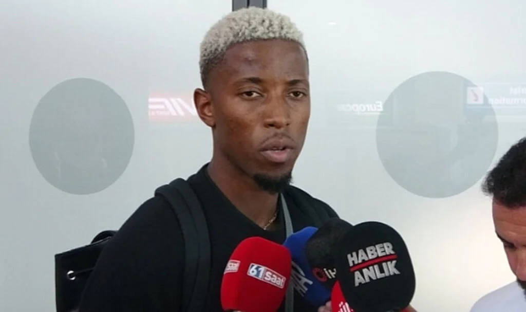 Simon Banza'dan Beşiktaş'a Mesaj: "Her Zaman Hazırım!"