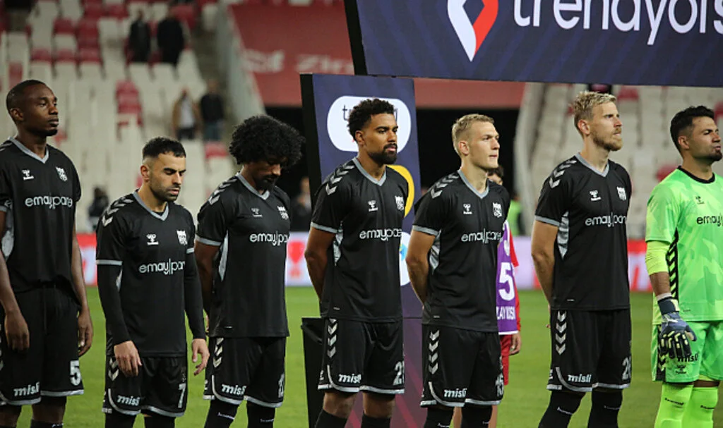 Sivasspor, Şehit Polis Şeyda Yılmaz Anısına Siyah Forma Giydi