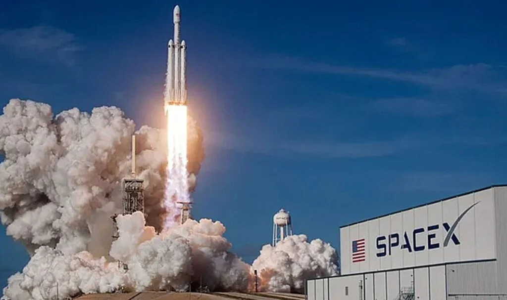 SpaceX Mars'a 2 Yıl İçinde 5 Mürettebatsız Roket Fırlatacak