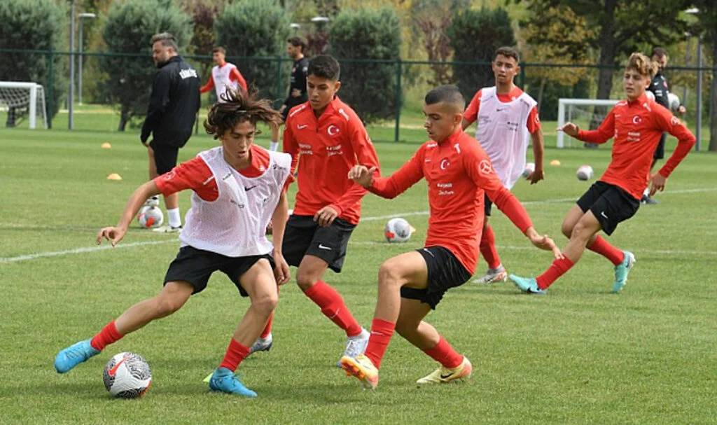 U15 Millî Takımı İstanbul Kampını Tamamladı: Samsunsporlu İki Genç Yetenek Yer Aldı