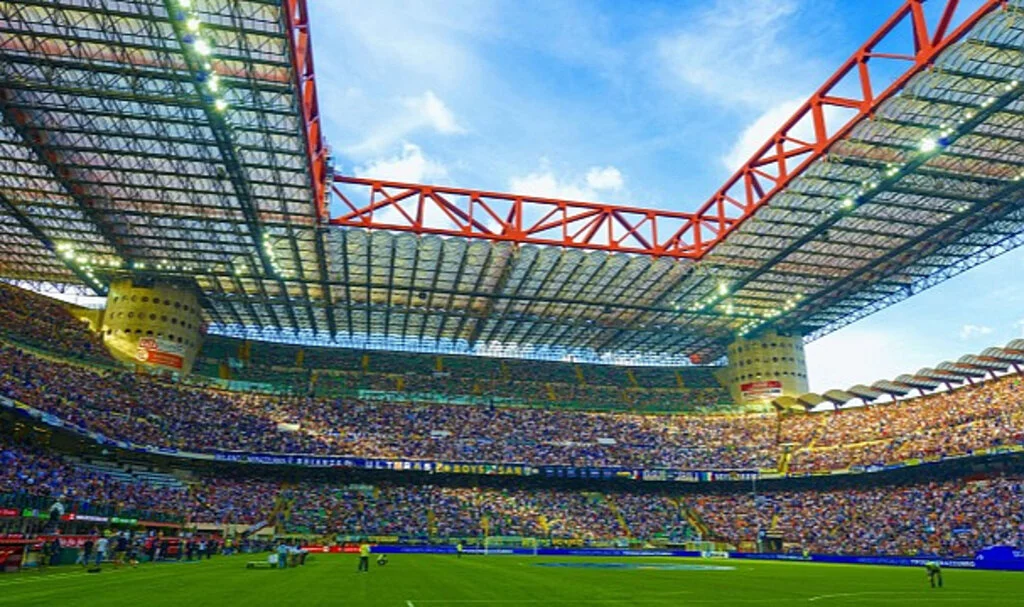 UEFA, 2027 Şampiyonlar Ligi Finali İçin San Siro'dan Vazgeçti