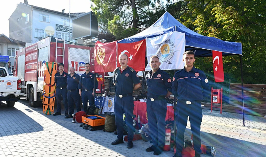 Vezirköprü'de İtfaiyecilik Haftası Kapsamında Stant Açıldı