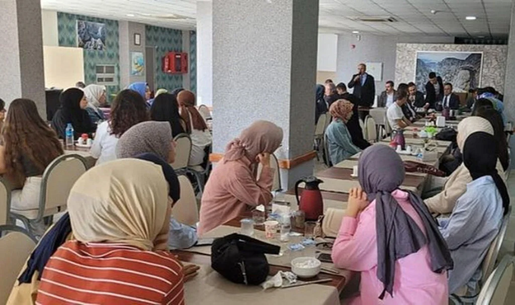Vezirköprü’de Üniversite Kazanan Öğrenciler Törenle Uğurlandı
