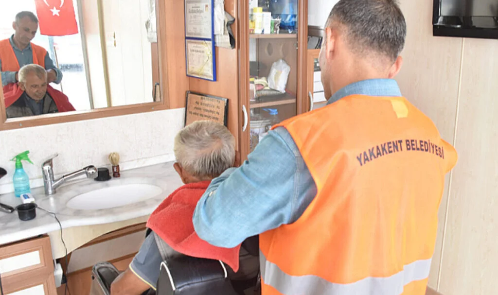 Yakakent Belediyesi'nden anlamlı proje: Evde kuaför hizmeti