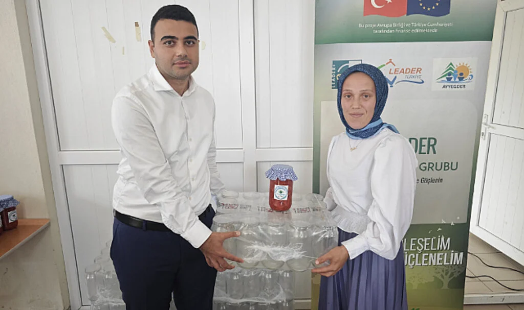Yakakent'te Ev Hanımlarına Konserve Yapımı Eğitimi Verildi
