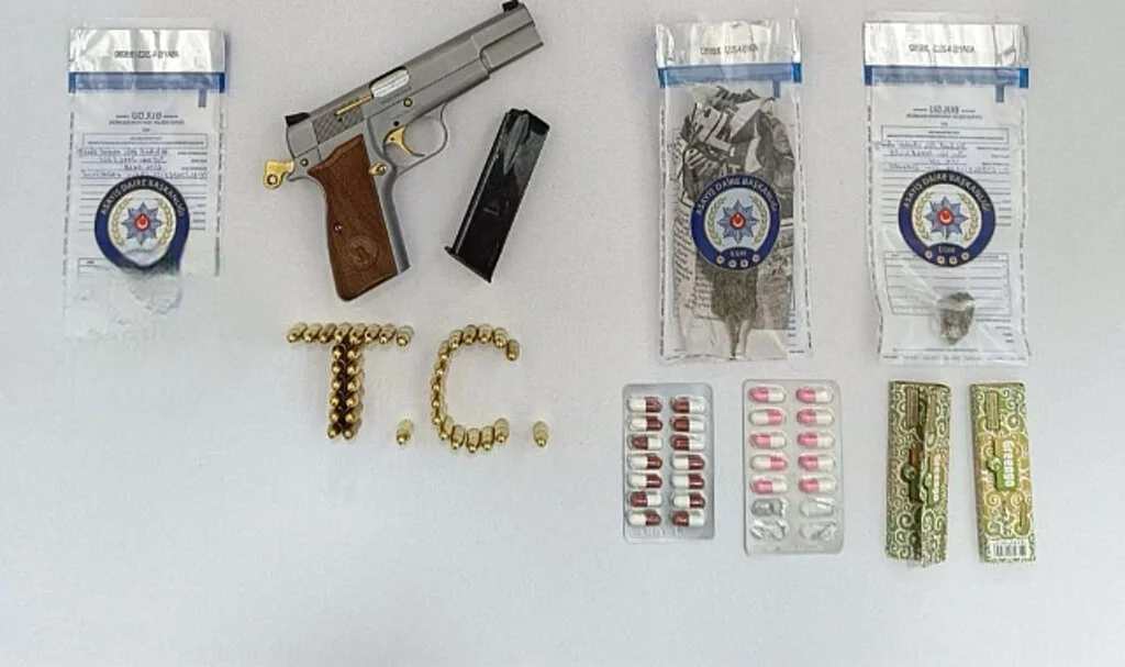 Yakakent'te Uyuşturucu ve Ruhsatsız Silah Ele Geçirildi