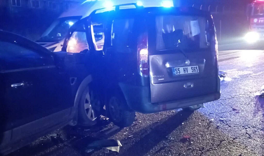 Yaralılara Yardım Eden Kişi Otomobilin Çarpması Sonucu Hayatını Kaybetti