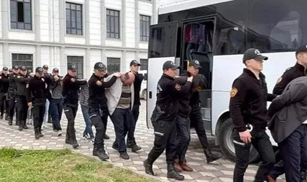 2,5 Milyar Liralık Vurgun! 17 İlde Şafak Operasyonu