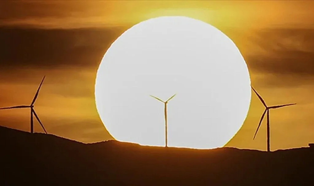2030'da Elektriğin Yarısı Güneş ve Rüzgârdan Sağlanacak