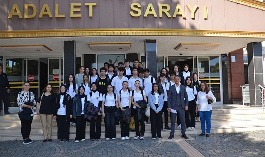 Anadolu Lisesi Öğrencileri Bafra Adliyesini Gezdi