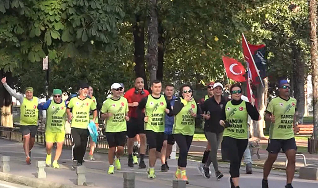 Atakum Koşu Kulübü'nden 29 Km Cumhuriyet Koşusu