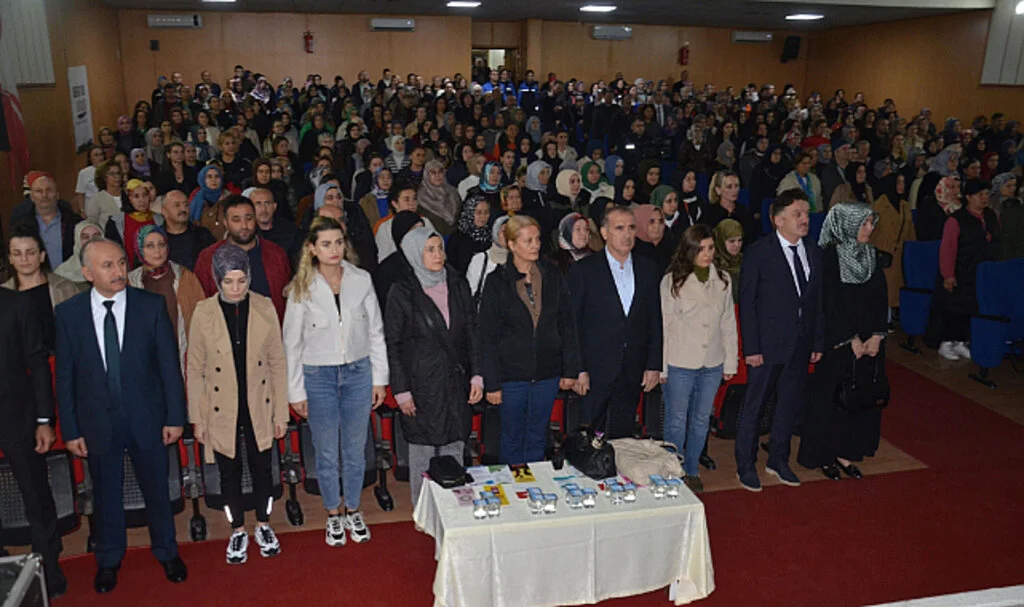 Bafra'da Annelere Uyuşturucuyla Mücadele Eğitimi Verildi