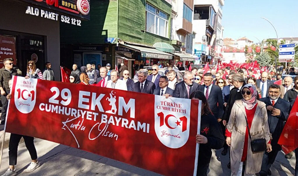 Bafra’da Coşkulu Cumhuriyet Yürüyüşü: 101. Yıl Kutlandı