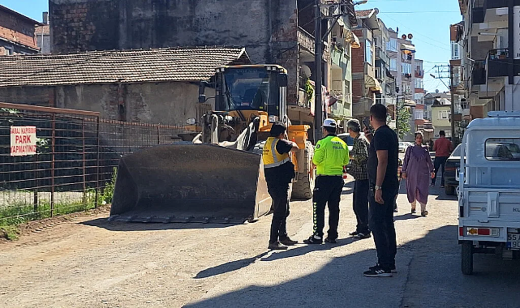 Bafra’da İş Makinesinin Çarptığı Kişi Ağır Yaralandı