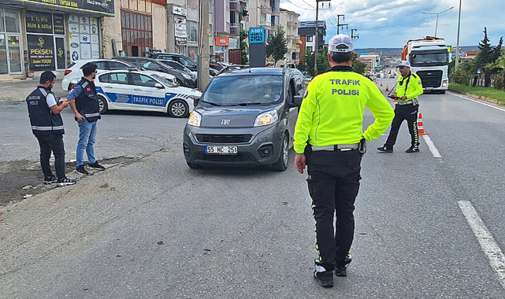 Bafra’da Trafik ve Göçmen Kaçakçılığına Yönelik Denetim