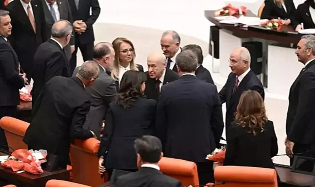 Bahçeli’den Ezber Bozan Açıklamalar: DEM Partisi ile Tokalaşma...