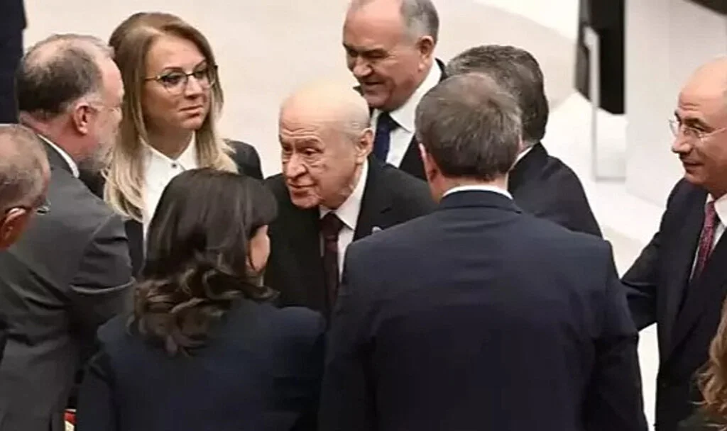 Bahçeli’nin DEM Partili Vekillerle Tokalaşması Gündemde
