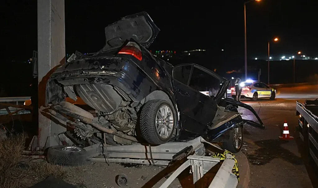 Başkentte Yön Tabelası Kazası: 4 Kişi Hayatını Kaybetti