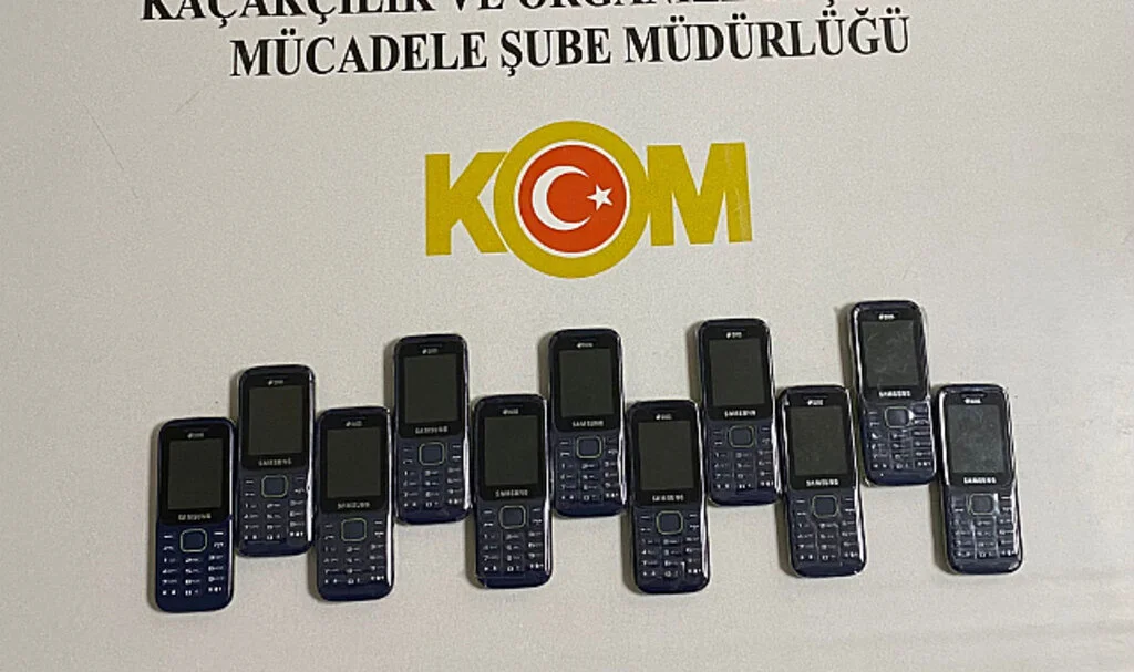 Çarşamba'da Kaçakçılık Operasyonu: 11 Cep Telefonu Ele Geçirildi