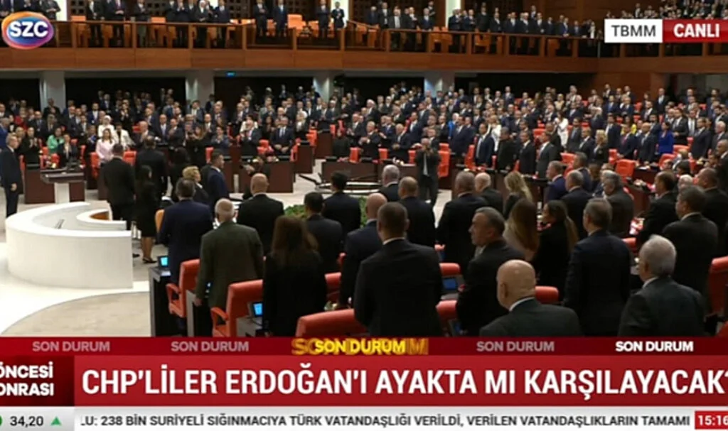 CHP'den beş yıl sonra ilk: Erdoğan'ı bu kez ayakta karşıladılar