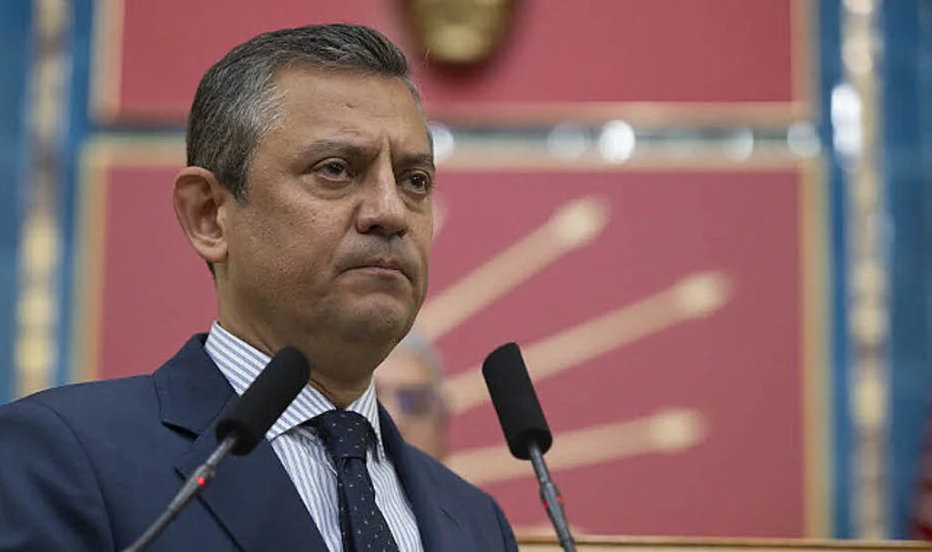 CHP Lideri Özel'den Ayağa Kalkma Tartışmalarına Yanıt: "Biz Halk İçin Kalkarız"