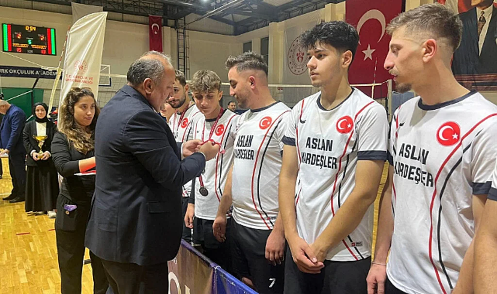 Cumhuriyet Kupası Voleybol Turnuvası Şampiyonu Muslubey Oldu