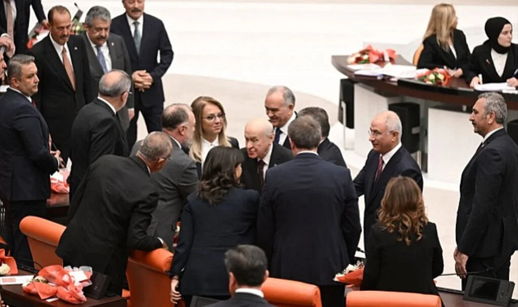 Devlet Bahçeli'den DEM Partililerle Tokalaşma Açıklaması