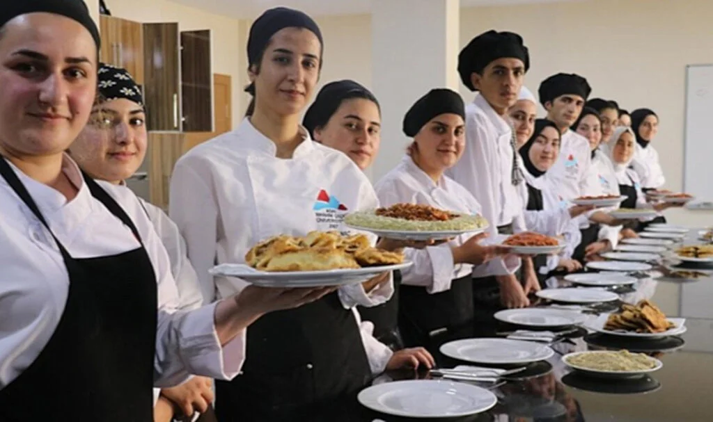 Dicle Üniversitesi'nde Askıda Yemek Uygulaması Başladı