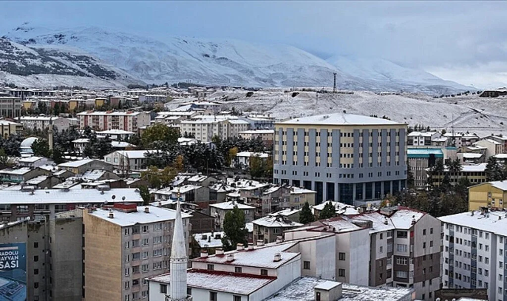 Erzurum'a Ekim Ayında Mevsimin İlk Karı Yağdı