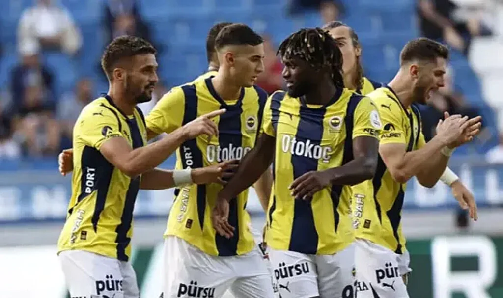 Fenerbahçe'de büyük kriz... Yıldız isimler meğer yumruk yumruğa birbirine girmiş! 