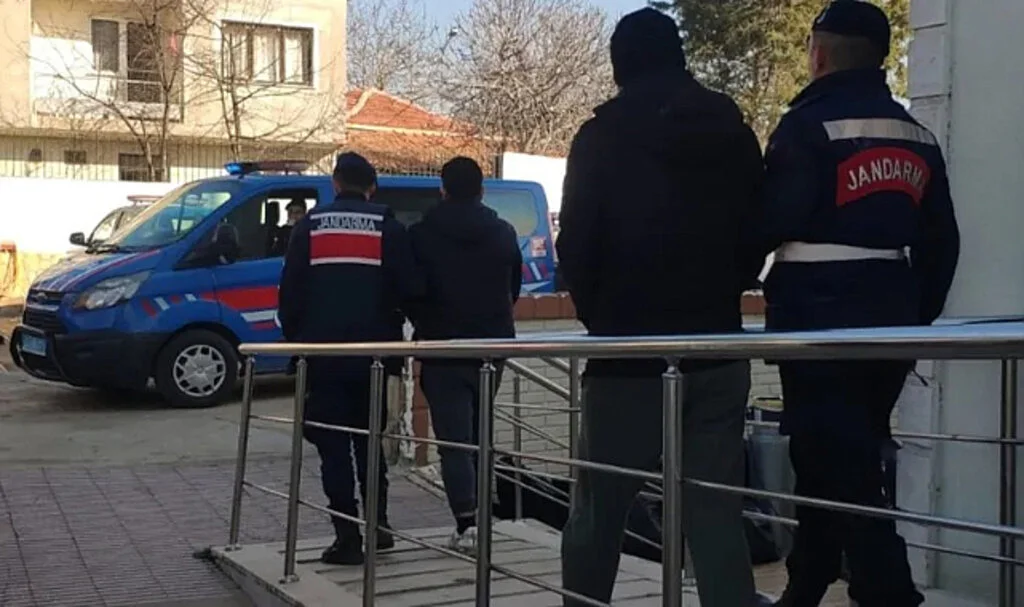 FETÖ'nün Komutanlıklarda Yapılanmasına Operasyon: 13 Gözaltı