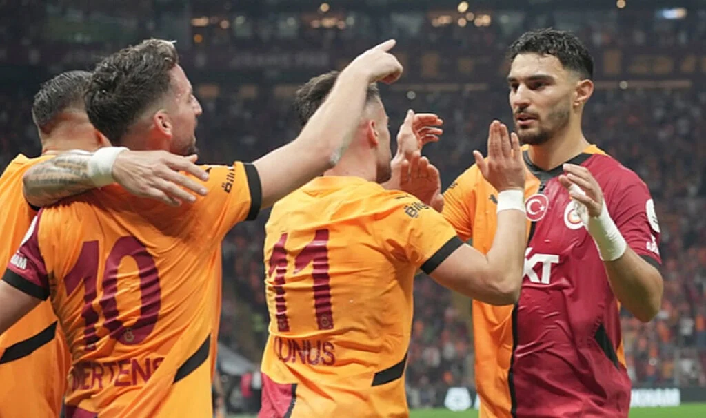 Galatasaray, Fenerbahçe'nin Rekorunu Kırmaya Hazırlanıyor