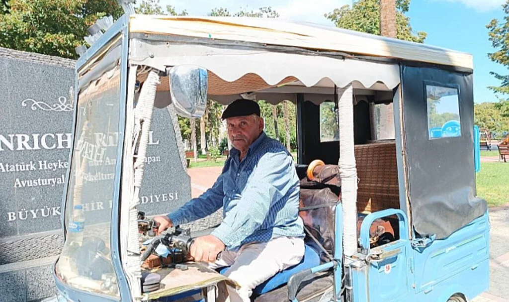 Güneş Panelli Motosiklet: Hem Yol Alıyor Hem Şarj Ediyor